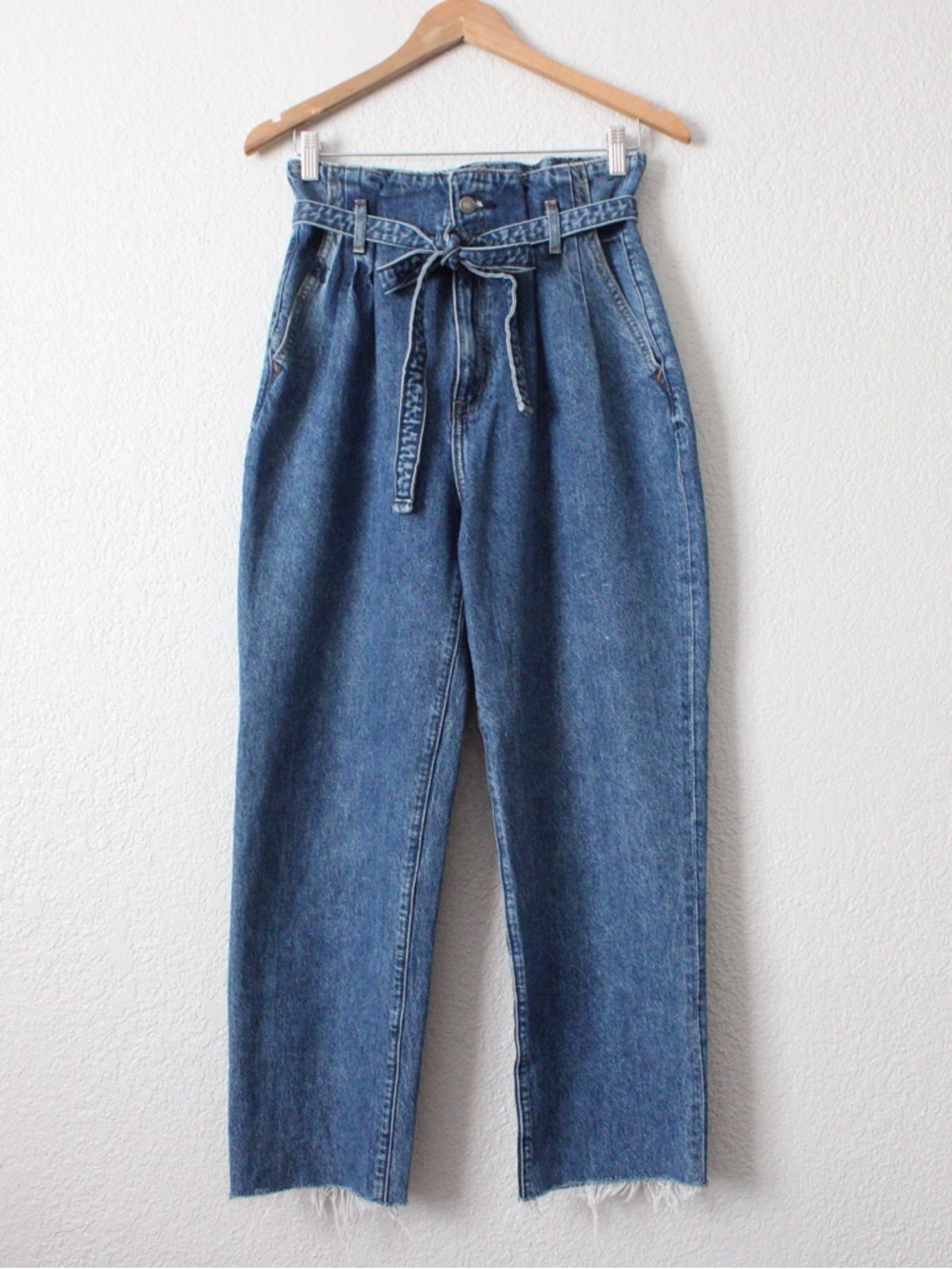 Abercrombie & Fitch High-Rise Mom Jeans